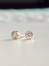 Load image into Gallery viewer, Broqueles de Diamantes